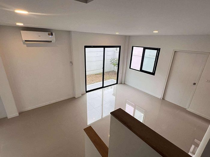 ขายทาวน์เฮาส์ - ขายทาวน์โฮมหลังมุม 3 ชั้น โครงการบ้านลุมพินี ทาวน์เพลส สุขุมวิท-ศรีนครินทร์ สุขุมวิท113 สมุทรปราการ.