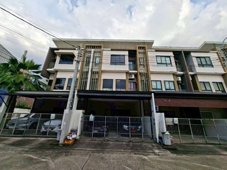 ขายทาวน์เฮาส์ - ขายบ้าน 3 ชั้น หมู่บ้านพาทิโอ วิภาวดี-สรงประภา ถนนประชาอุทิศ