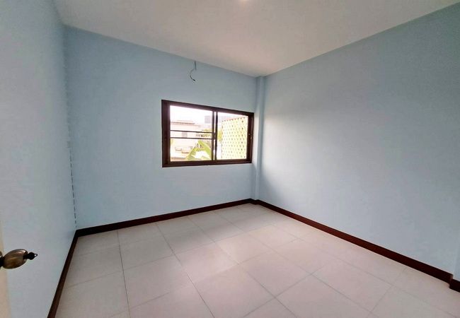 ขายบ้าน - ขายบ้าน หมู่บ้านร่มเย็น 3 ชุมชนเฟื่องฟ้า ถนนสุขุมวิท เมืองสมุทรปราการ เนื้อที่ 100 ตร.ว.