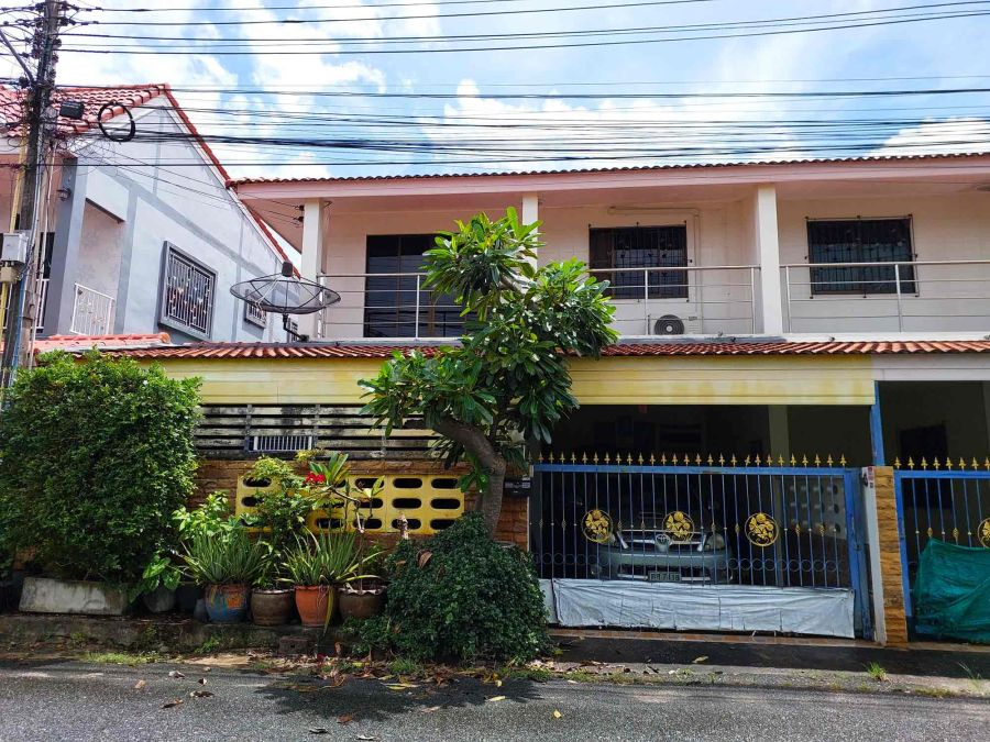 ขายทาวน์เฮาส์ - ขายทาวน์โฮมหมู่บ้านดวงใจ เลี่ยงหนองมน ชลบุรี 35 ตรว.