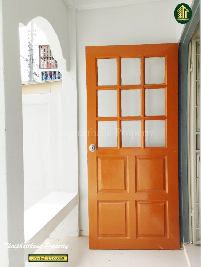 ขายทาวน์เฮาส์ - ขายด่วนทาวน์เฮ้าส์รีโนเวทใหม่ หมู่บ้านเฟื่องฟ้า2 ซอยเจริญใจ ถนนเทพารักษ์ ทำเลดี ราคาถูก กู้ง่าย