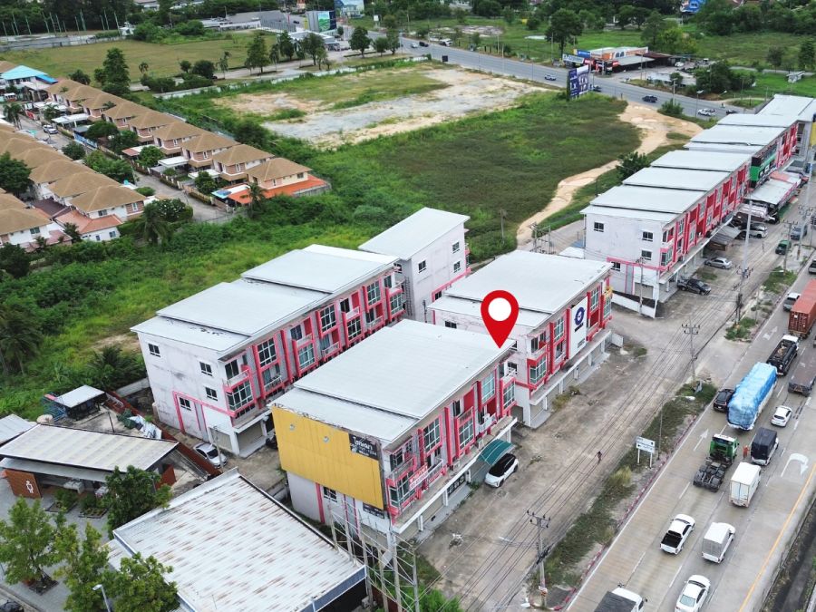 ขายอาคารพาณิชย์ / สำนักงาน - ขายอาคารพานิชย์ 3 ชั้นครึ่ง 17 ตรว. อยู่หน้าถนนมอเตอร์เวย์ ใกล้แยกหนองยายบู่ ต.หนองขาม อ.ศรีราชา ชลบุรี