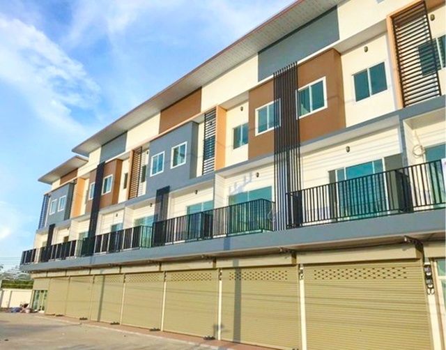 ให้เช่าอาคารพาณิชย์ / สำนักงาน - เซ็นทรัล มหาชัย 1.7 กม. ถ.พระราม2 ให้เช่าอาคารพาณิชย์ 3 ชั้น ทำเลดี พักอาศัย 3 นอน 3 น้ำ ไทวัสดุ มหาชัย 1.3 กม. รร.เทพนรรัตน์ 700 ม.