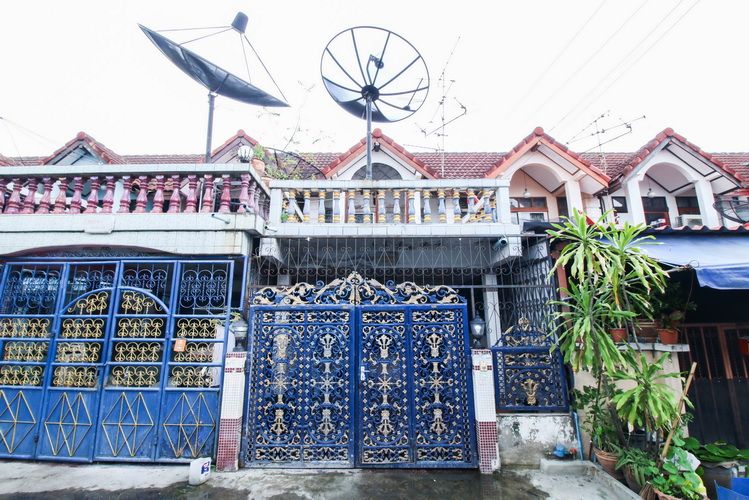 ขายทาวน์เฮาส์ - ขายทาวน์เฮ้าส์ 2 ชั้น พันธ์พฤกษ์วิลล่า สำโรง สุขุมวิท 78 ต่อเติมระเบียง 18 ตร.ว ใกล้สถานีรถไฟฟ้า BTS สำโรง