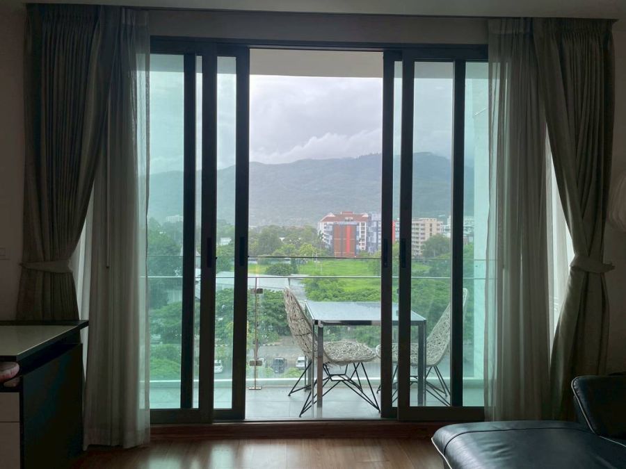 ขายคอนโด - ขายคอนโดหรูใจกลางนิมมาน ซอย 6 ห้องสวยชั้น 8 (ชั้นบนสุด) มุมส่วนตัว เห็นวิวดอยสุเทพชัด พร้อมเฟอร์ฯ และเครื่องใช้ไฟฟ้าครบ เข้าอยู่หรือปล่อยเช่าได้ทันที