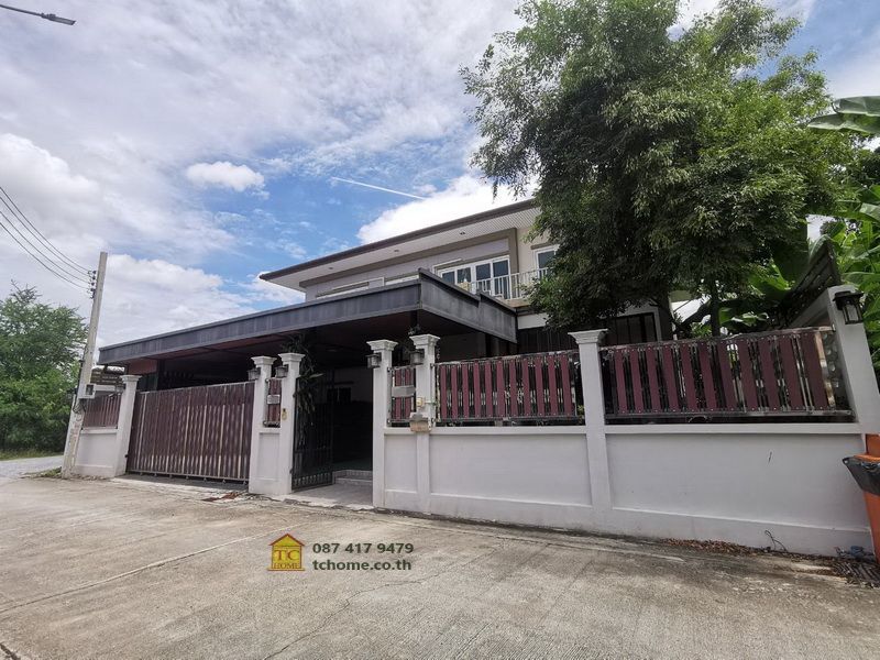 ขายบ้าน - ขายด่วนบ้าน 2 ชั้น 99.7 ตรว. สร้างโดยซีคอนโฮม 6 ห้องนอน สภาพดีพท.ใช้สอยเยอะ อยู่บางแวก130 ใกล้ถนนกาญจนาภิเษก-สาย2 เดินทางสะดวกเข้าซอยนิดเดียว