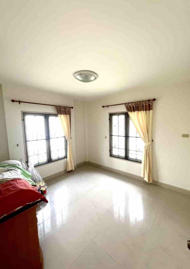 ขายทาวน์เฮาส์ - ขายถูกมาก!! ทาวน์เฮ้าส์ 2 ชั้น หลังมุม ม.ชมฟ้า-วรางกูล รังสิตคลอง 2 ทำเลทอง ใกล้ห้างฟิวเจอร์ สนามบิน ทางด่วนฯ