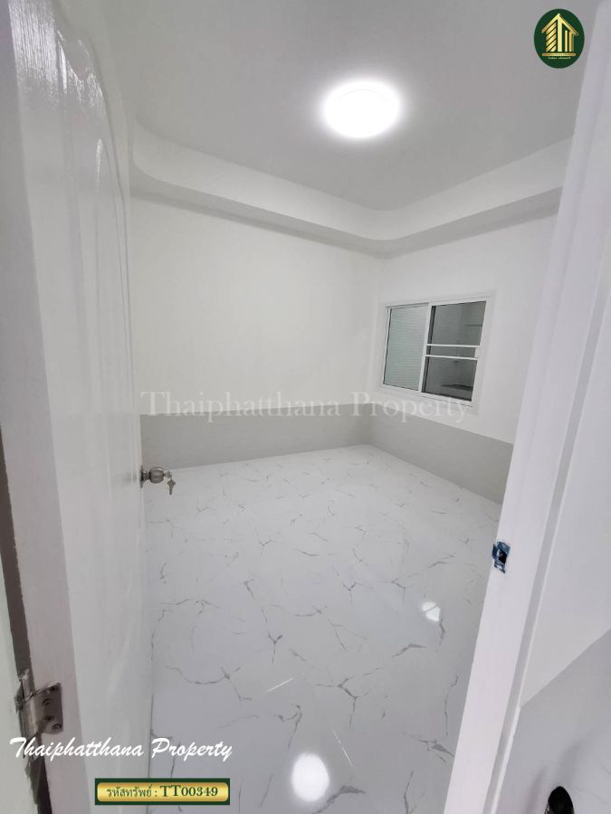 ขายทาวน์เฮาส์ - หมู่บ้านเฟื่องฟ้า โครงการ 1 ซอยเจริญใจ ถนนเทพารักษ์ ทาวน์เฮ้าส์ชั้นเดียวรีโนเวทใหม่ สวยพร้อมอยู่