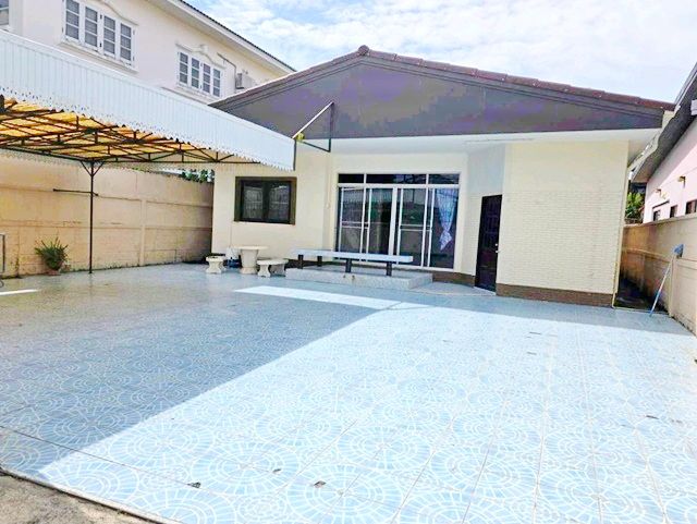 ให้เช่าบ้าน - เซ็นทรัล อีสต์วิลล์ 1.4กม. รัชดา 4นอน บ้านเดี่ยว ชั้นเดียว ให้เช่า โชคชัย 4 ซอย 30-38 รถไฟฟ้าสถานีโชคชัย 4 1.9 กม. MRTลาดพร้าว 2.8กม.