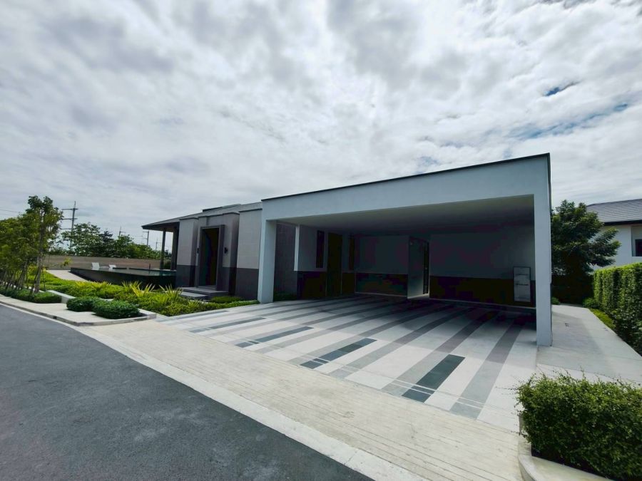 ขายบ้าน - ขายบ้านเดี่ยวพูลวิลล่า สไตล์โมเดิล resale ราคา 18.3 ล้าน