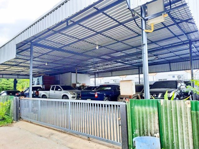 ให้เช่าโรงงาน / โกดัง - ถูกที่สุดในกรุงเทพ 60 กว่าบาทต่อตรม. นิคมลาดกระบัง 1.96 กม. ตลาดนครฉลองกรุง 1.47 กม. ให้เช่า 402ตร.ม. รร.ลำพะอง 440 ม. ใกล้ถนนใหญ่