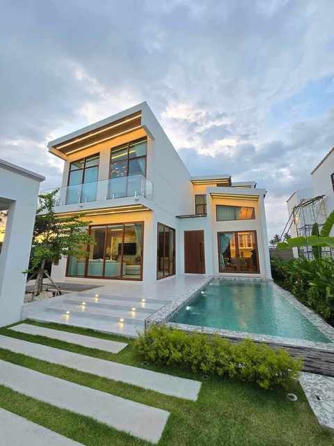ให้เช่าบ้าน - ให้เช่า Luxury Pool Villa 5 ห้องนอน ใกล้อ่างเก็บน้ำมาบประชัน ใกล้โรงเรียนนานาชาติชั้นนำ