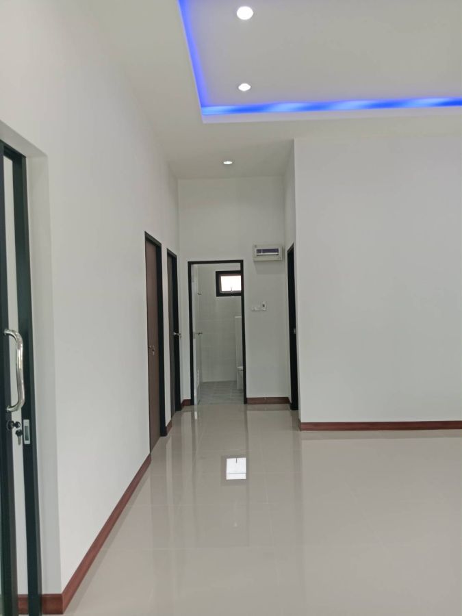 ขายบ้าน - ขายถูกมาก!! บ้านเดี่ยวชั้นเดียว สร้างใหม่ อิฐมอญแดงทั้งหลัง อ.เมืองลำปาง ใกล้ห้าง รร. รพ. พร้อมของแถมเพียบ