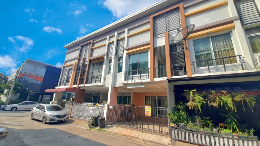 ขายทาวน์เฮาส์ - ทาวน์โฮม หทัยราษฏร์ กรุงเทพ ลดราคา ฟรีแอร์ 1 เครื่อง และต่อเติมครัว