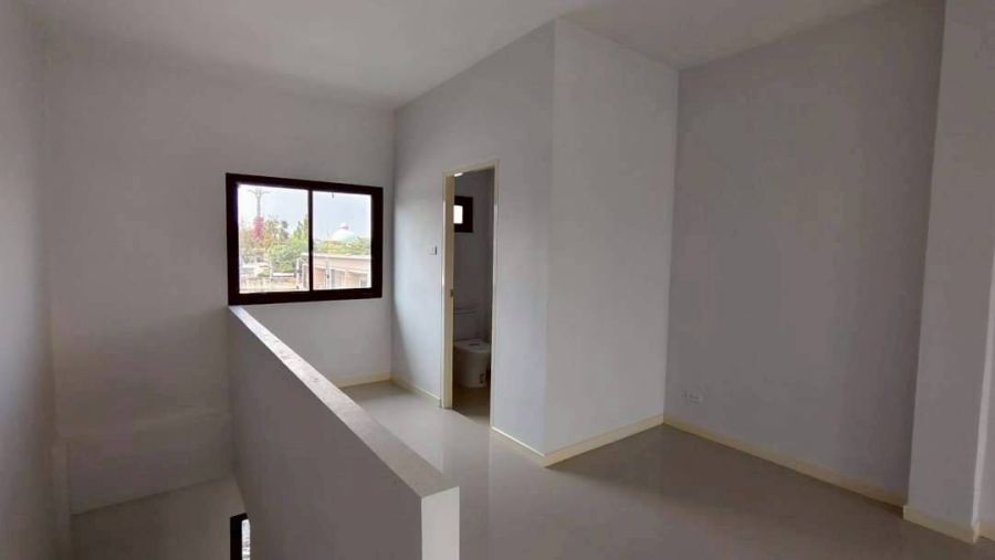 ขายที่ดิน - ขายอาคารพาณิชย์ 3 ชั้น โครงการเรเนซองซ์ บางละมุง ใกล้ถนนสุขุมวิทเพียง 60 เมตร