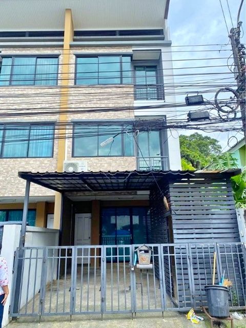 ให้เช่าทาวน์เฮาส์ - ตลาดนัมเบอร์วัน ราม 2 1.9 กม. เฉลิมพระเกียรติ ร.9 8-16 4นอน MRT ศรีอุดม 2.3กม. ให้เช่าคฤหาสน์แนวตั้ง 3 ชั้น 20ตร.วา. 232ตร.ม. 3 น้ำ