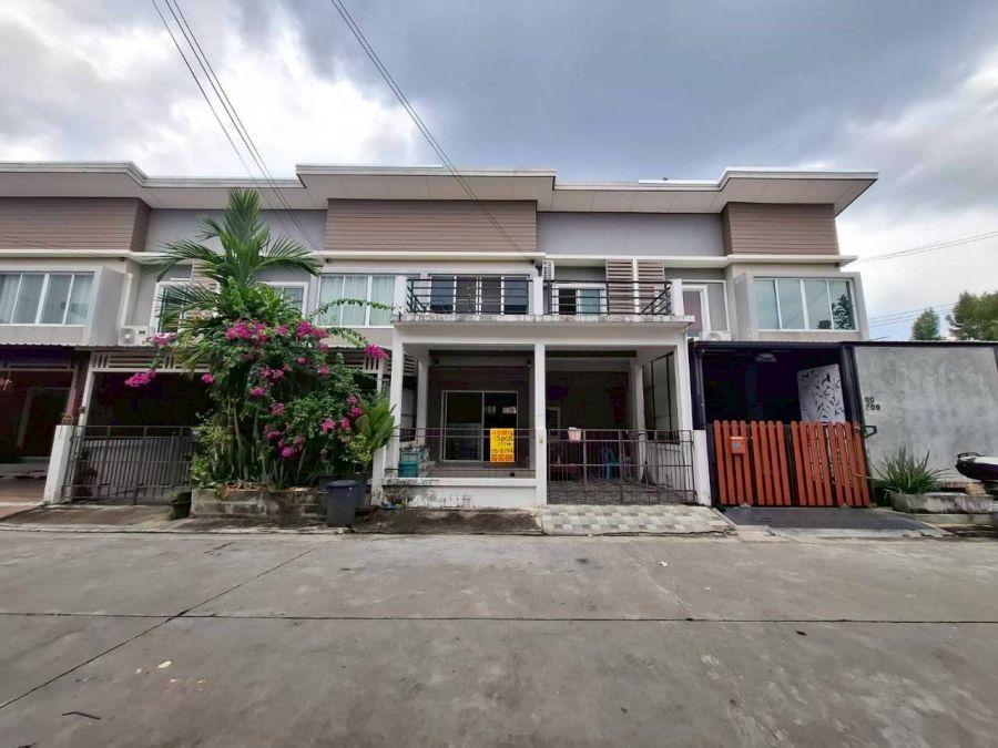 ขายทาวน์เฮาส์ - ขายบ้าน 2 ชั้น หมู่บ้าน บีทีเอ็น เรสซิเดนซ์ ใกล้เซ็นทรัลเวสเกต