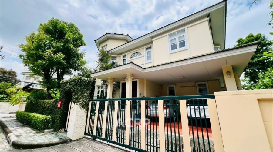 ให้เช่าบ้าน - ให้เช่า บ้านเดี่ยว 2 ชั้น หมู่บ้านโกลเด้น นครา อ่อนนุช 65 เนื้อที่เยอะ เฟอร์พร้อมอยู่