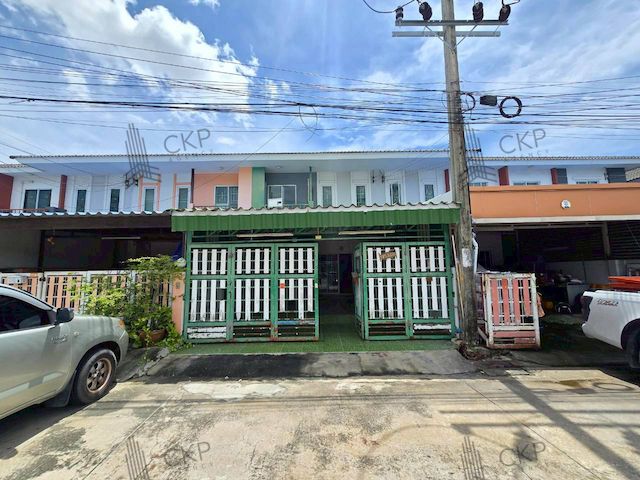 ขายทาวน์เฮาส์ - ทาวน์เฮาส์ มบ.มัณฑิรา ตำหรุ-บางพลี บ้านเปล่า พร้อมพื้นที่ใช้สอยเยอะมาก จอดรถได้ 3 คัน ราคาต่อรองได้