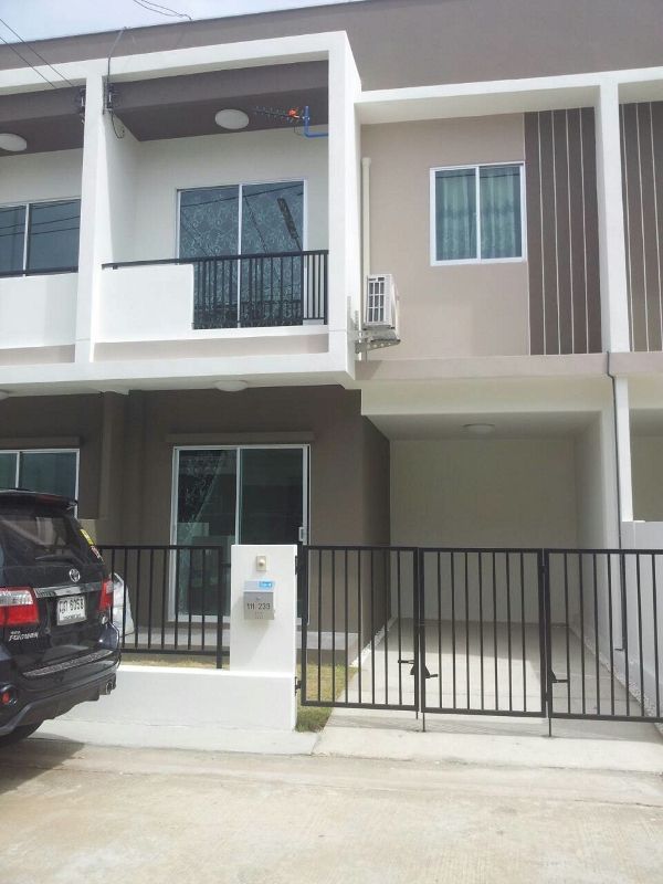 ทาวน์เฮาส์ - ทาวน์โฮมสภาพใหม่มาก โครงการบ้านดีบางโทรัด