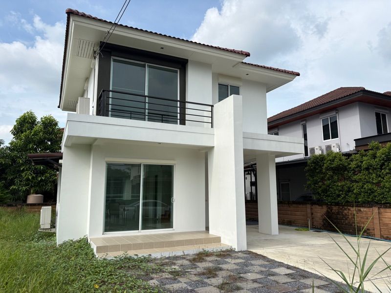 ขายบ้าน - ขายถูกบ้านเดี่ยว 2 ชั้น พร้อมที่ดิน มบ. ฮาบิเทีย ปัญญาอินทรา 1 Habitia Panyaindra 1 ขนาด 117.9 ตร.ว. 3 นอน 2 น้ำ บ้านเปล่า ใกล้ แฟชั่นไอส์แลนด์