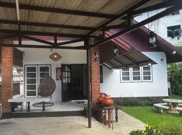 ขายบ้าน - ขายบ้านพร้อมที่ดินห่างห้างเมญ่าเพียง 350เมตร