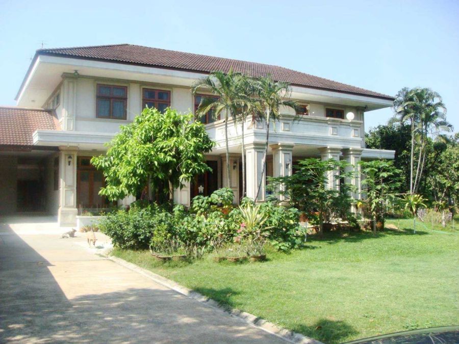 ขายบ้าน - ขาย ที่ดิน 1-1-87 ไร่ พร้อมบ้านหลังใหญ่ หมู่บ้านนวธานี ติดถนนเมน ใกล้รถไฟฟ้ามีนบุรี