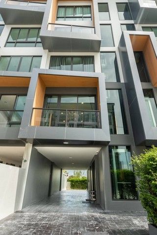 ให้เช่าอาคารพาณิชย์ / สำนักงาน - โฮมออฟฟิศขนาด 5 ชั้น พร้อมลิฟท์ 23.20 ตรว. 330 ตารางเมตร เจดับบลิว พาร์ค กรุงเทพกรีฑา