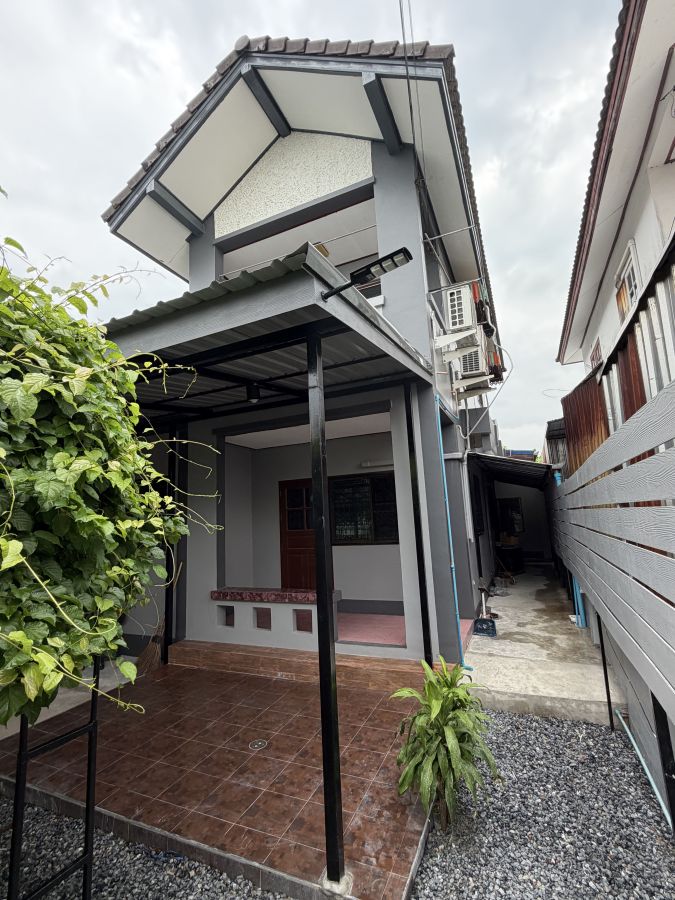 ขายบ้าน - ขายบ้านแฝด รีโนเวทใหม่ พร้อมอยู่ หมู่บ้านวโรชา โครงการ 5