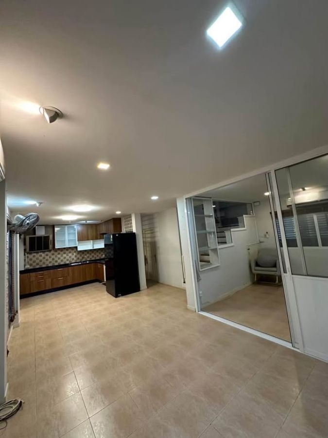 ให้เช่าบ้าน - บ้านเช่า ลาดพร้าว41 บ้านเดี่ยว 2 ชั้น จอดรถในบ้านได้ 4 คัน