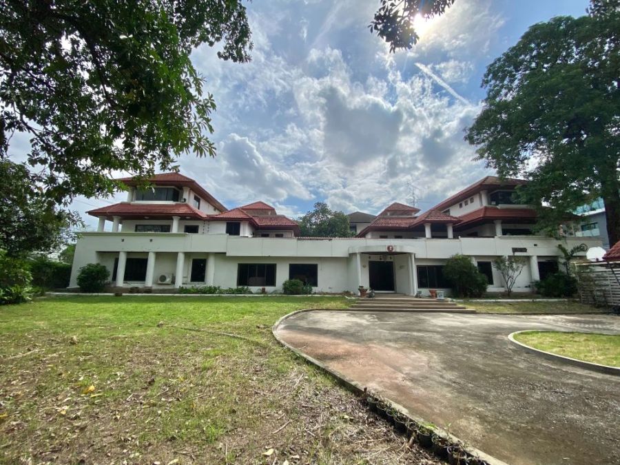 ขายที่ดิน - ขายที่ดินพร้อมสิ่งปลูกสร้าง แปลงสวย ขนาด 496 ตรว. ทำเลทองใจกลางเมือง ใกล้พระราม9 ติดถนนศรีวรา-ทาวน์อินทาวน์