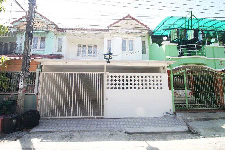 ขายทาวน์เฮาส์ - ทาวน์เฮ้าส์ 2 ชั้น หมู่บ้านพิศาล ท่าข้าม 28 บางขุนเทียน รีโนเวทใหม่