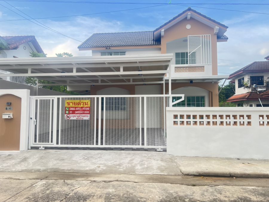 ขายบ้าน - ขายบ้านเดี่ยว 2 ชั้น หมู่บ้าน แฮปปี้เพลส 2 เนื้อที่ 64 ตรว. ใกล้นิคมฯลาดกระบัง, ใกล้สนามบินสุวรรณภูมิ รีโนเวทแล้ว ราคา 4,300,000.- สินเชื่อฟรี