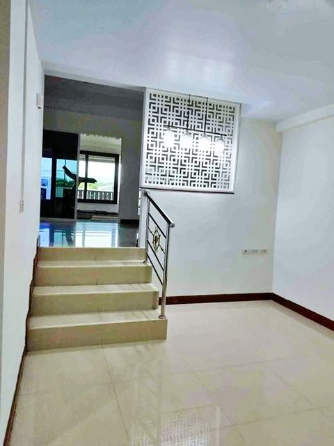 ให้เช่าทาวน์เฮาส์ - รร.นานาชาติคินเคด 2 2.0 กม.4 นอน MRTศรีนครินทร์ 38 900ม. ให้เช่าทาวน์โฮม 3 ชั้น พร้อม3แอร์ 24 ตร.วา. 304 ตร.ม.
