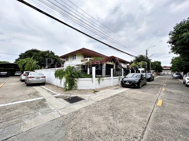 ให้เช่าบ้าน - ให้เช่า บ้านเดี่ยว 2 ชั้น หมู่บ้านศรีบัณฑิต การ์เด้นวิลล์ หลังมุม