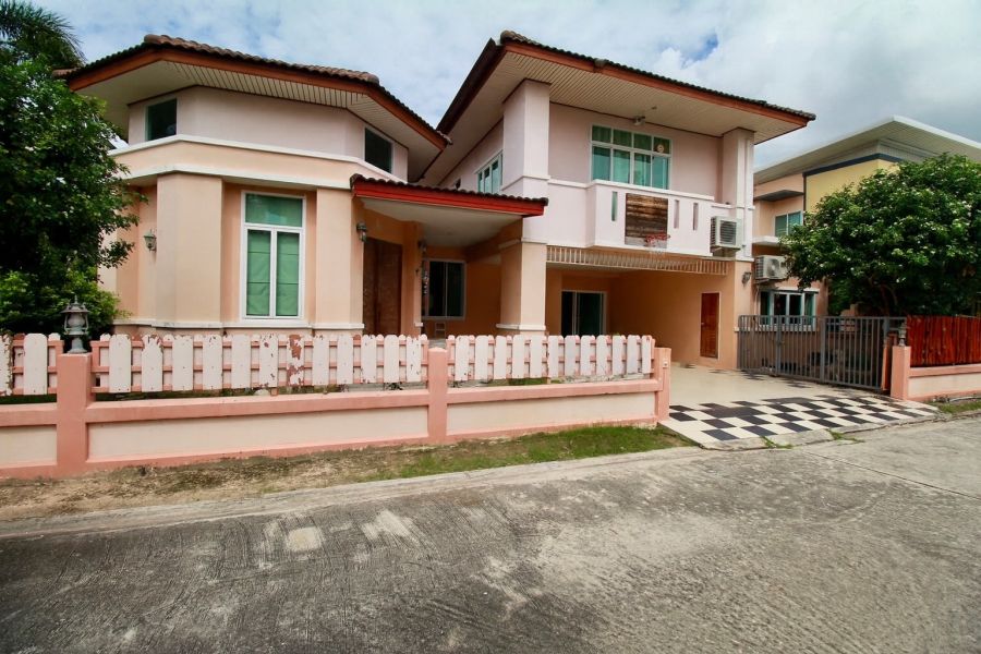 ขายบ้าน - ขายบ้านเดี่ยว 2 ชั้น 112 ตร.วา หลังมุม หมู่บ้านบ้านสวนสุขสิริ ใกล้ รพ.กรุงเทพระยองและนิคมฯมาบตาพุด เนินพระ ระยอง