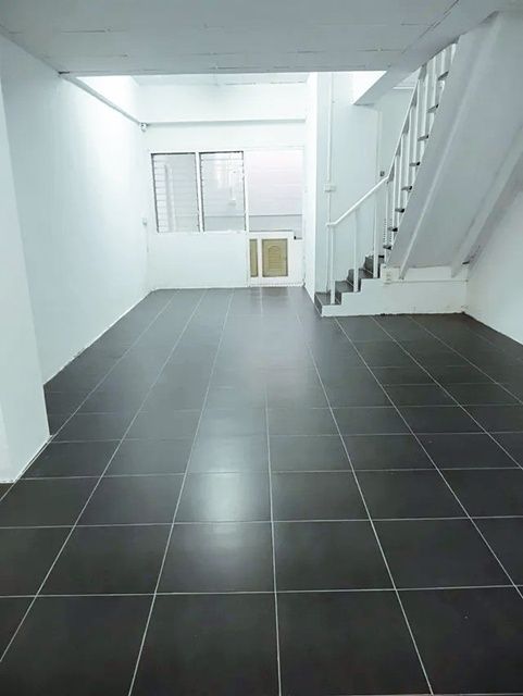 ให้เช่าทาวน์เฮาส์ - ให้เช่าทาวเฮ้าส์ 2 ชั้น 18 ตร.วา. 148 ตร.ม. ม.รังสิต 2.2 กม. หลักหก โลตัส วัดนาวงศ์ ดอนเมือง 600 ม.2 นอน 2 น้ำ ตลาดดวงแก้ว 2.6 กม.