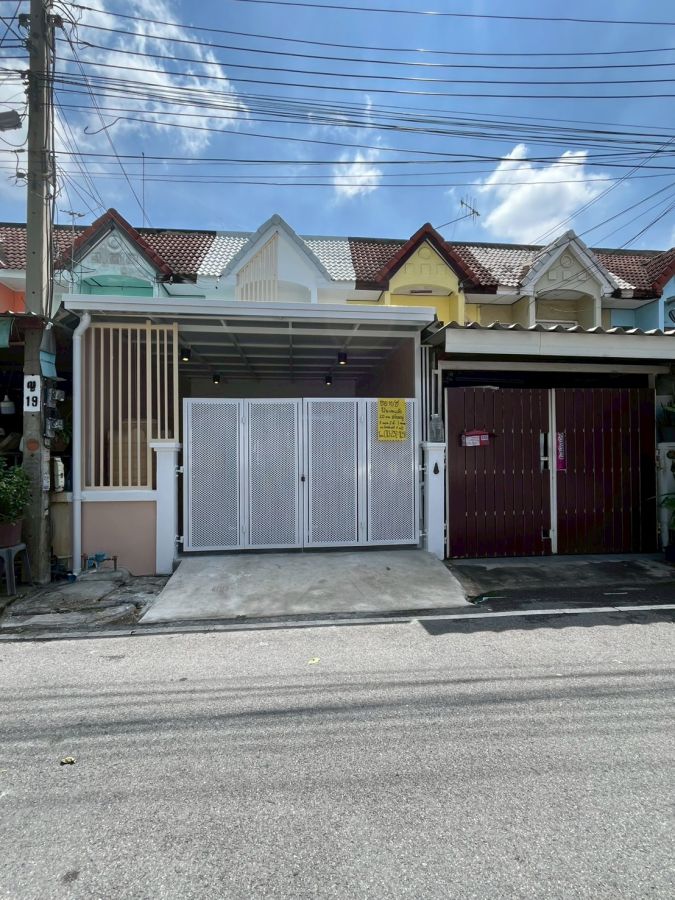 ขายทาวน์เฮาส์ - ขายทาวน์เฮาส์รีโนเวทแล้ว ทำเลเยี่ยม หมู่บ้านรัตนาธิเบศร์ หลังเซ็นทรัลเวสเกตุ ใกล้แหล่งชุมชน อยู่ติดถนนใหญ่