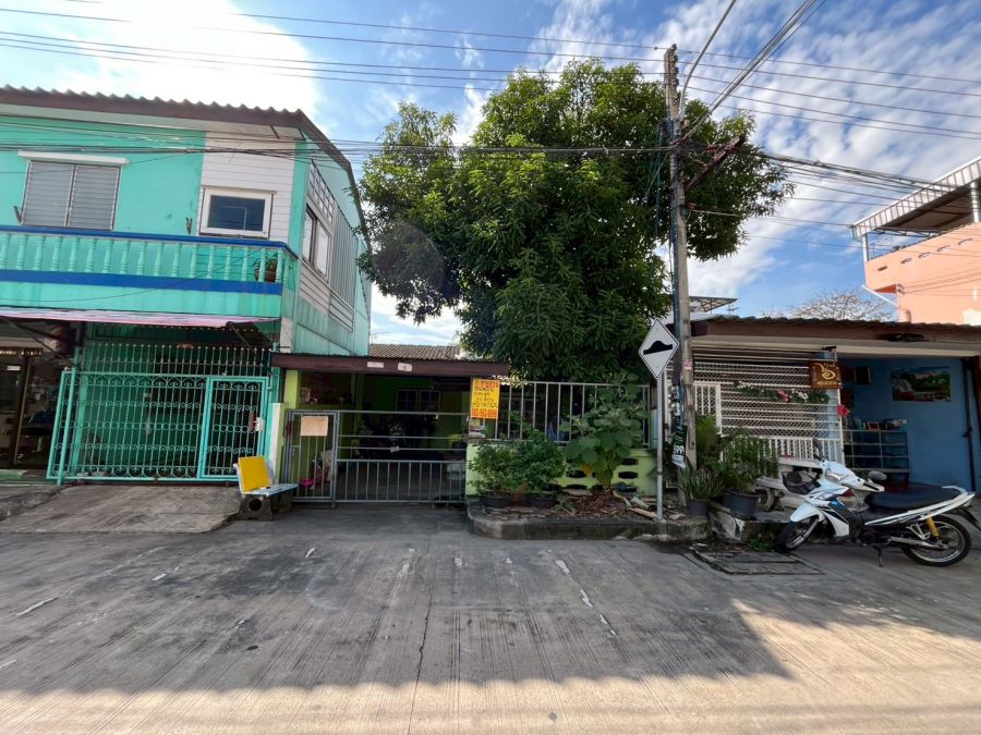 ขายทาวน์เฮาส์ - ขายบ้านชั้นเดียว หมู่บ้านรัตนโกสินทร์ 200 ปี รังสิต-ปทุมธานี14 ซอย 8 ใกล้สถานีรถไฟฟ้าสายสีแดงรังสิต