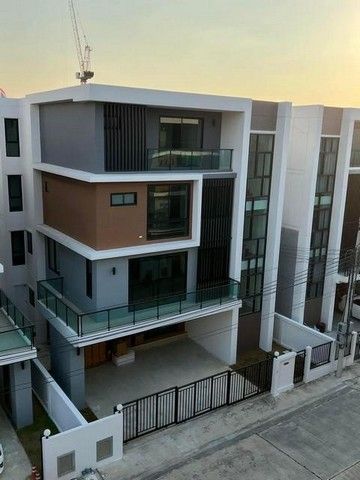 ให้เช่าทาวน์เฮาส์ - ให้เช่าโฮมออฟฟิศใหม่ 4 ชั้น 440 ตรม. เดอะเบสท์ กิ่งแก้ว-สุวรรณภูมิ ถนนกิ่งแก้ว 19 ใกล้สนามบินสุวรรณภูมิ