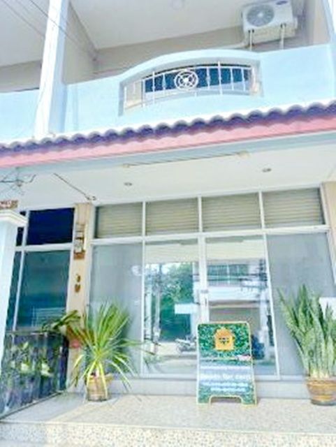 ให้เช่าอาคารพาณิชย์ / สำนักงาน - ถ.สุขุมวิท ตลาดรัตนากร 1.2กม. พร้อมเฟอร์ฯ เครื่องใช้ไฟฟ้า 2นอน โลตัสพัทยา 1กม. เทพประสิทธิ์ ให้เช่าอาคาร2 ชั้น 26ตร.วา.206ตร.ม.