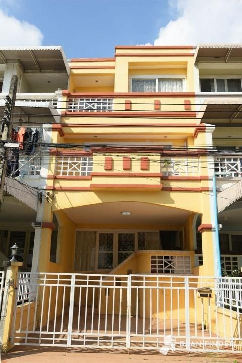 ให้เช่าทาวน์เฮาส์ - อ่อนนุช 35-41 ศรีนครินทร์ MRT คลองกลันตัน 1 กม. ให้เช่าทาวน์เฮ้าส์ 3 ชั้น 26ตร.วา. ศรีนครินทร์ 18-26 มีเฟอร์ฯครบ 3นอน ธัญญะพาร์ค 1 กม.