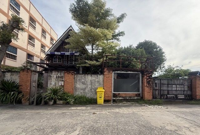 ขายที่ดิน - ขายด่วน ที่ดิน 81 ตรว.พร้อมบ้านอีก 1 หลัง ซอยร่มประดู่ 1 บางพลี วัดหลวงพ่อโต