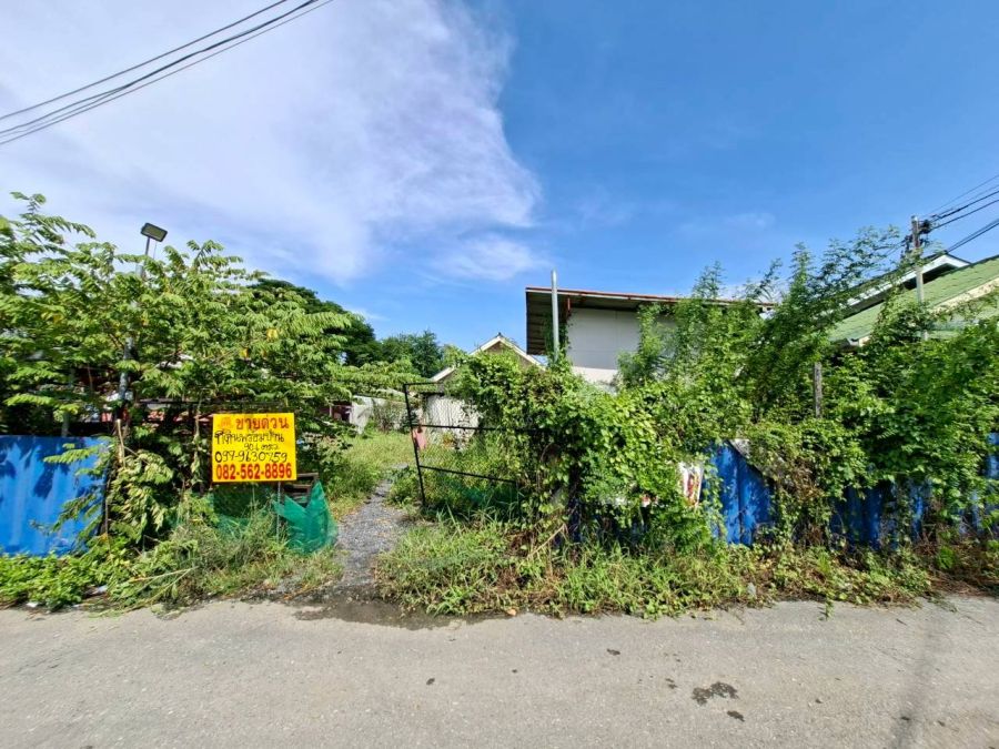 ขายที่ดิน - ขายที่ดินพร้อมสิ่งปลูกสร้าง ซอยพระยาสุเรนท์30 แยก1 (ซอยแฉ่งใจ)