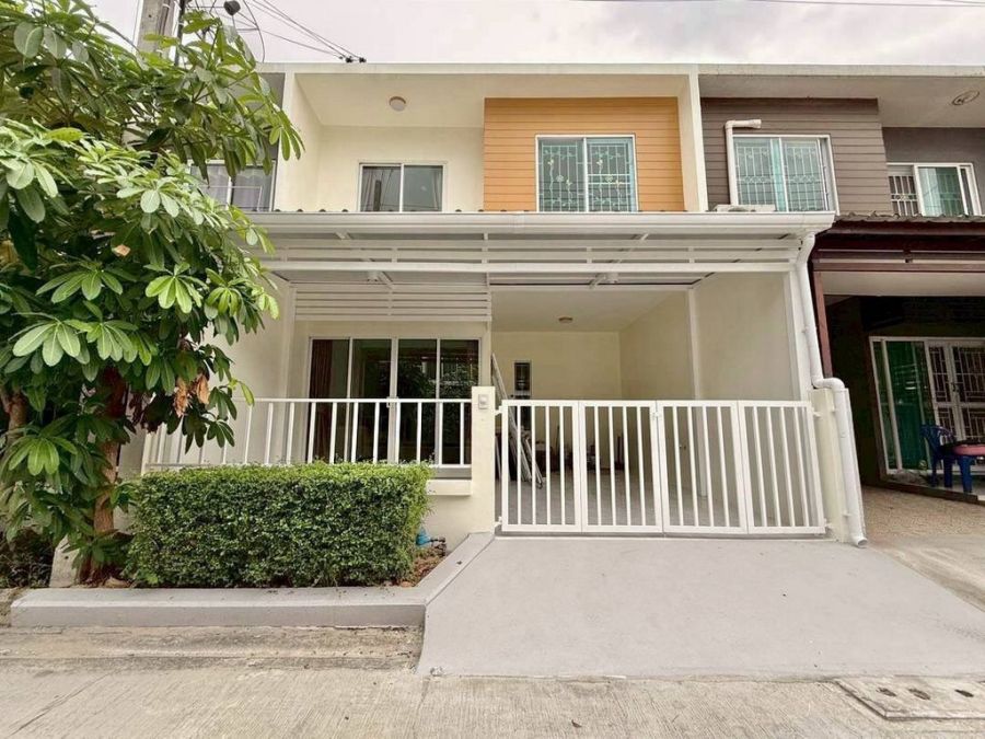 ขายทาวน์เฮาส์ - ขายทาวน์เฮ้าส์ 2 ชั้น เดอะ คัลเลอร์ส เลชเชอร์ บางนา กม.10 ใกล้ห้าง เมกาบางนา ในซอยมหาชัย บางพลีใหญ่ บางพลี ใกล้ทางด่วน