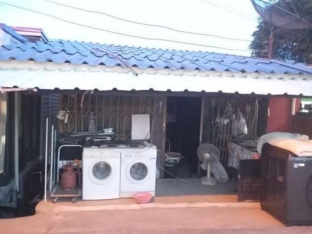 ขายทาวน์เฮาส์ - ที่ดินพร้อมสิ่งปลูกสร้าง ติดถนน 4 เลน ถนนบางปะอินสายใน ราคาไม่ถึงล้าน น้ำท่วมไม่ถึงบ้าน ทำเลสามารถเปิดร้านเล็กๆได้