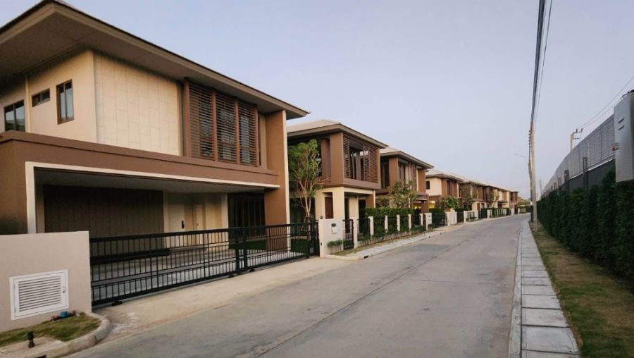 บ้าน - ขายหรือให้เช่าบ้านเดี่ยวพร้อมอยู่ บุราสิริ กรุงเทพกรีฑา ถนนศรีนครินทร์-ร่มเกล้า หัวหมาก บางกะปิ กทม.