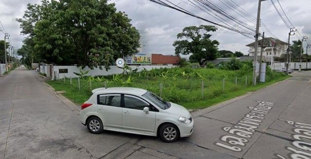 ให้เช่าที่ดิน - เช่า ที่ดินเปล่า 100 ตารางวา ติดเซเว่น เฉลิมพระเกียรติ ร.9 ซอย7 ทำเลดี เดินทางสะดวก