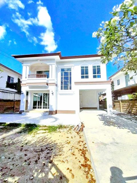 ให้เช่าบ้าน - เฉลิมพระเกียรติ ร. 9 ซอย 87 คฤหาสน์ ให้เช่าบ้านเดี่ยว 2 ชั้น สุดหรู พร้อมเฟอร์ฯ 62ตร.วา. เดอะ พาซิโอ มอลล์ 3.2 กม. ARL บ้านทับช้าง 900ม.