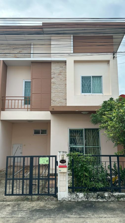 ขายทาวน์เฮาส์ - ขายทาวน์โฮม 2 ชั้น 4 ห้องนอน หมู่บ้านเดอะเฟิร์สโฮม รังสิต-ลำลูกกา (คลอง2)